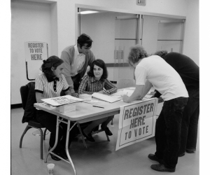 A voter registration drive at Portland State in 1971. Photo from the University Archives Digital Gallery.
